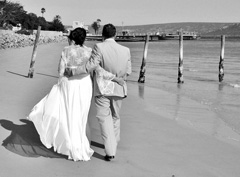 unique wedding pictures can make a great black and white option